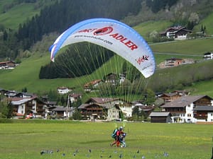 Tandem Gleitschirmflug Landung